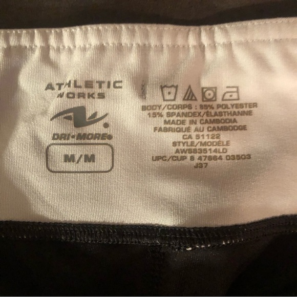 Women’s Athletic Works Shorts Size Medium - Picture 2 of 4